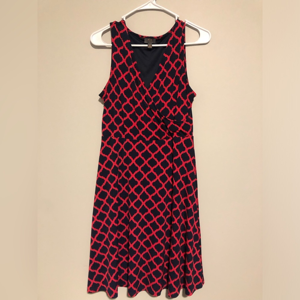 Elegant Red and Black Sleeveless Dress